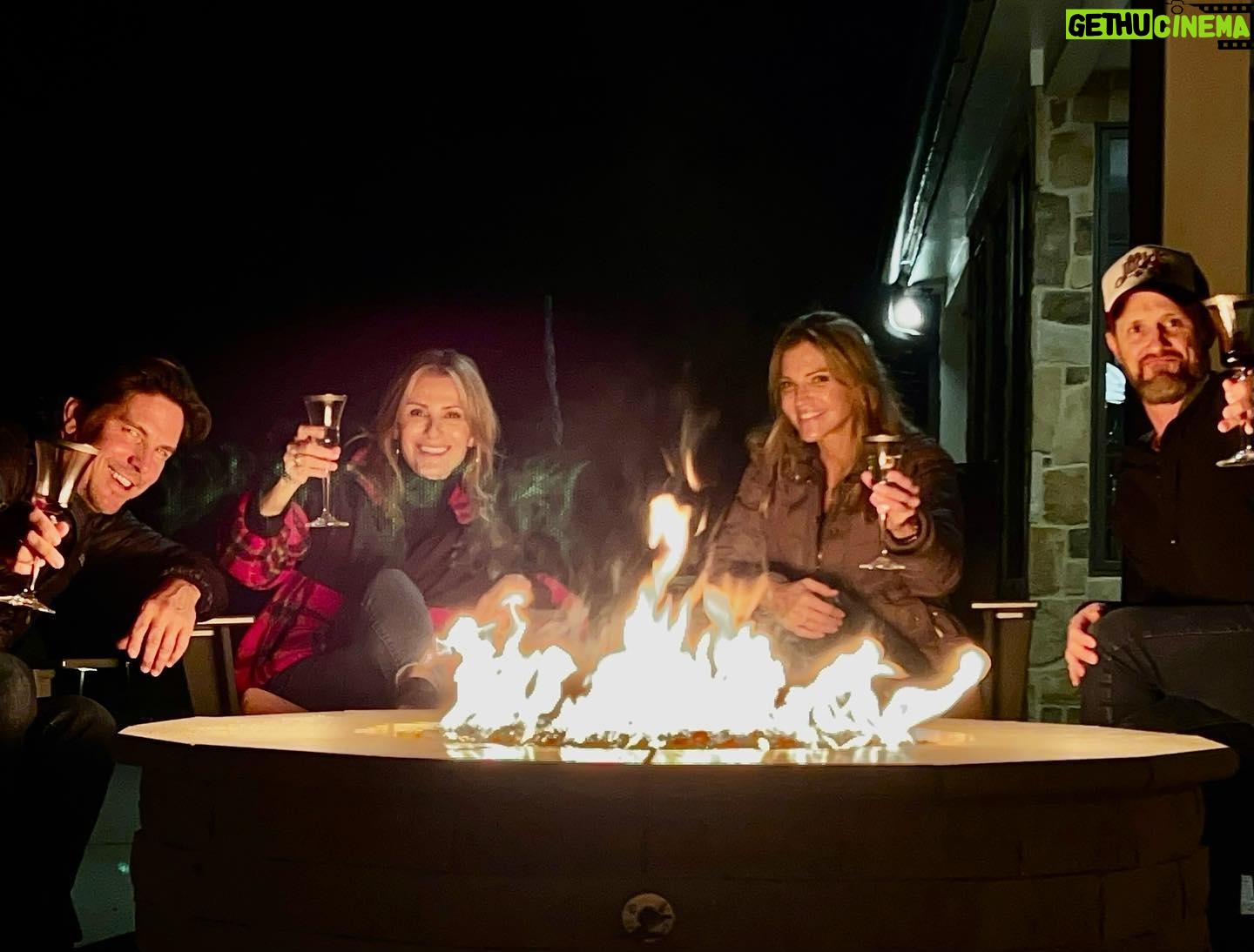 Tricia Helfer Instagram - Thankful for good friends. Thankful for friends that love your furry babies too π» Hope everyone is having a lovely holiday weekend. @realsandrahess @themichaeltrucco @officialbradcarter #goats #cats