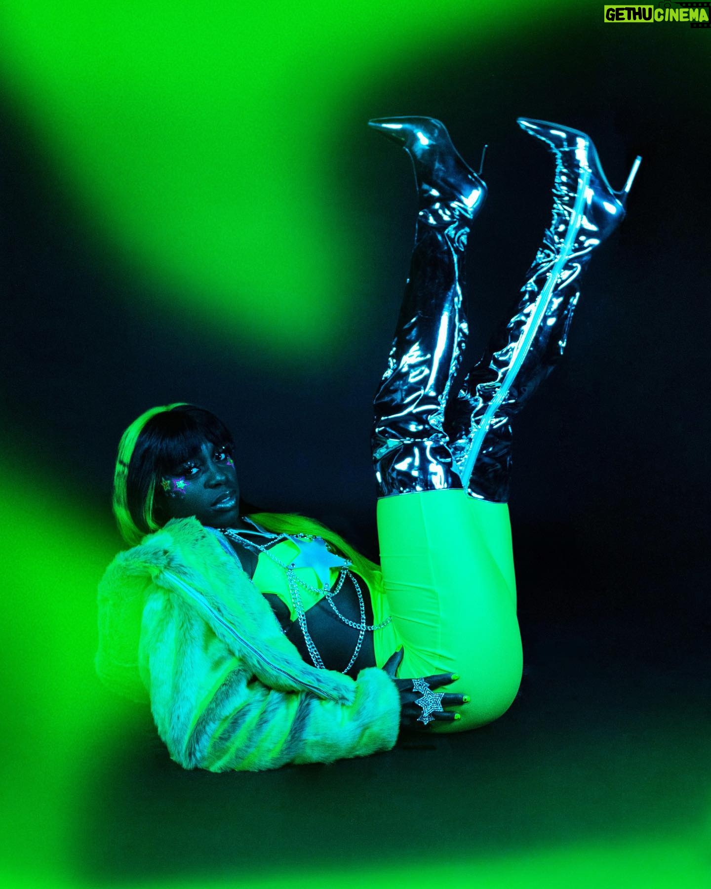 Trinity Instagram - 📸 by @v_isual.s 💚🌟! Thank you for capturing my glow😘 (pls follow our glam page @impactknockoutsglam)