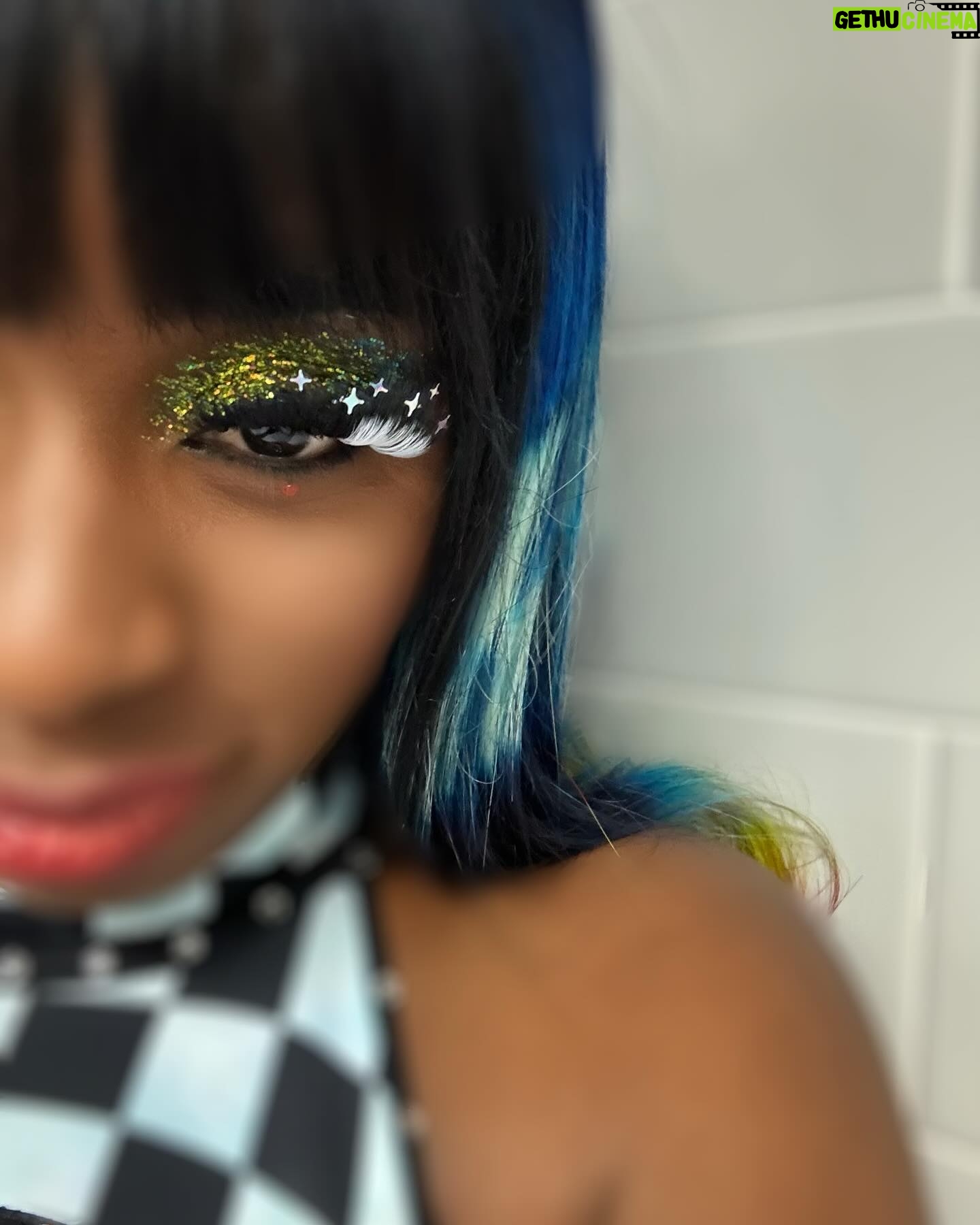 Trinity Instagram - Love my custom lashes from @thebrowandlashwitch ✨ #glowbal