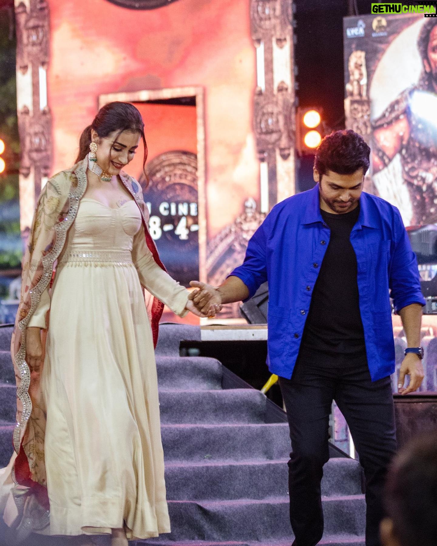 Trisha Instagram - Thank you for the mad cheer and ❤️ Anna University🙏🏻🧿 #ps2 #cholatour