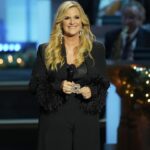 Trisha Yearwood Instagram - Join us TONIGHT as we rock around the #CMAChristmas tree at 8/7c on ABC!! xo 🎄