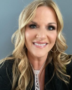 Trisha Yearwood Instagram - A little #selfie on a Tuesday! xo