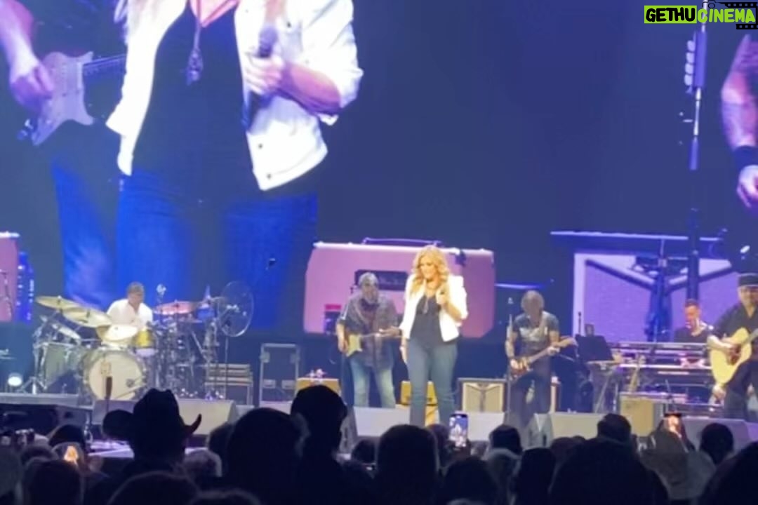 Trisha Yearwood Instagram - Thank you to @keithurban and @vincegillofficial for including me in last night’s concert benefiting @countrymusichof!! We really did it #AllForTheHall!! xo🩵