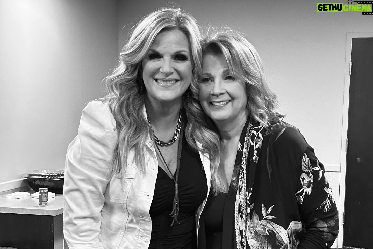 Trisha Yearwood Instagram - Thank you to @keithurban and @vincegillofficial for including me in last night’s concert benefiting @countrymusichof!! We really did it #AllForTheHall!! xo🩵