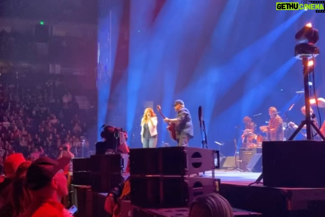 Trisha Yearwood Instagram - Thank you to @keithurban and @vincegillofficial for including me in last night’s concert benefiting @countrymusichof!! We really did it #AllForTheHall!! xo🩵