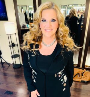 Trisha Yearwood Instagram - Glitter and Glam by @lypservice!!
