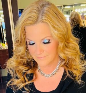 Trisha Yearwood Instagram - Glitter and Glam by @lypservice!!