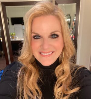 Trisha Yearwood Instagram - Glitter and Glam by @lypservice!!