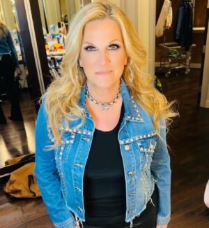 Trisha Yearwood Instagram - Glitter and Glam by @lypservice!!