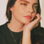 Triz Pariz Instagram - hoje trouxe um tutorial de make pra fazer cera fininha que corta até pescoço de nóia! espero que gostem 👐🏻🥵 #maquiagem #tutorial #beleza #tendencia #itgirl