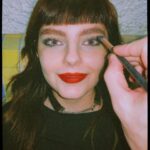 Triz Pariz Instagram - nois se montando de rockeiro pra uma fantasia pq só avisaram dois dias antes que ia ser então pensamos nisso... ROCK ROCKS! 🤘🏼🎸☠️🖤 (ele realmente fez minha make)