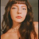Triz Pariz Instagram - 1. Eu recém saída da cabeleireira 2. Minha sobrinha me escolheu pra acompanhar ela no roubo de doces antes do parabéns 3. Make que eu fiz na minha avó pro aniversário de 90 anos dela 4. Exibindo a tatto das costas e o penteado despojado que fiz sem querer antes de entrar no banho 5. Meu amor desenhando e meu bebeu
