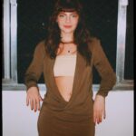 Triz Pariz Instagram – É melhor que fale por nós a nossa vida, que as nossas palavras. 😳
(tava com a mão dura porque tinha acabo de passar esmalte e tava esperando secar)
quem fez meu cabelo e tirou as fotos foi a @alearaujo.o