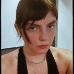 Triz Pariz Instagram - eu na academia bissexual mostrando o pump pra inspirar e receber reconhecimento de quem malha gluteo pq é um SOFRIMENTO (alem de engajar... é duro ser apenas mais um pião neste tabuleiro da vida...) eu e o @calaaaango lendo coop piguiça de piguiça cara de má na academia breu sopa de macaco cachorro de um vizinho cora maluca