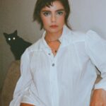 Triz Pariz Instagram - na primeira estamos assombrados e a segunda parece muito foto de mãe
