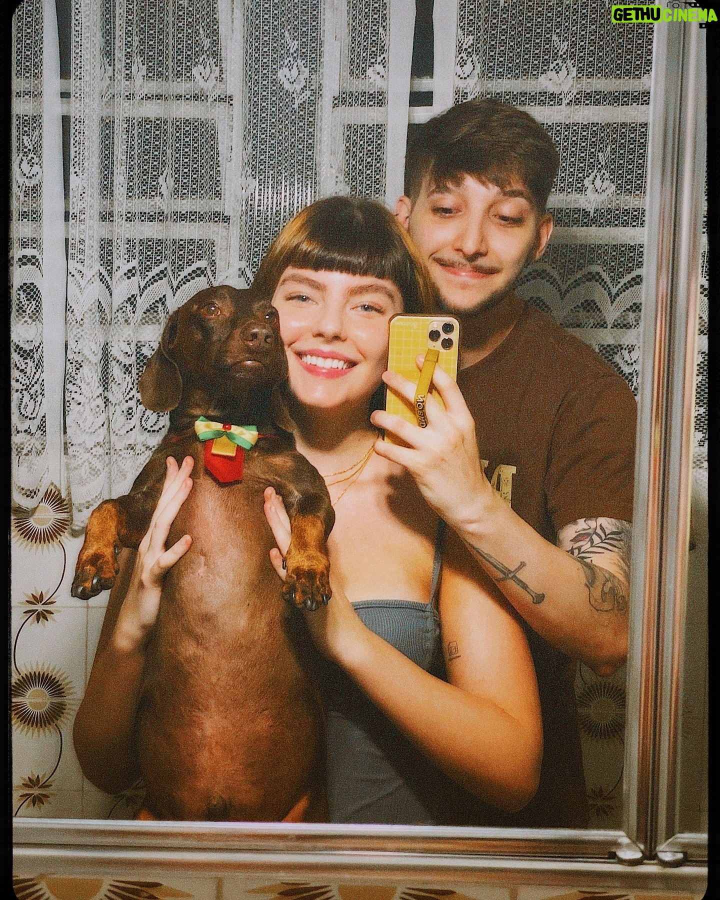 Triz Pariz - 108.8K Likes - Pessoal, quero desejar a todos um feliz Natal e um próspero ano novo. O Instagram está cheio de mensagens prontas, que a pessoa nem lê e já republica. Não gosto disso. Gosto de escrever o que realmente desejo e que sai do coração. Então, queria agradecer a todos vocês. Vocês são o melhor grupo de capoeira que já participei e que esse ano de 2014 seja de muitas conquistas para nós!!!