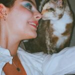 Triz Pariz Instagram - na primeira estamos assombrados e a segunda parece muito foto de mãe