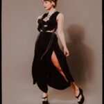 Triz Pariz Instagram - trançados, calça saia e chinelo de salto - foto por @feadati make por @ma.ganem cabelo por @alearaujo.o