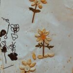 Triz Pariz Instagram - ao contrário pra ver se algum sangue volta a circular pela minha cabeça... foto pelo @desculpes flores feitas de sementes de abóbora e galhos por mim aos 3 anos