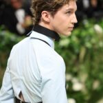 Troye Sivan Instagram – The function! w @prada 🩵🩵

dream team is as follows: @marcforne @rommynajor @charlielemindu @nailsbymei