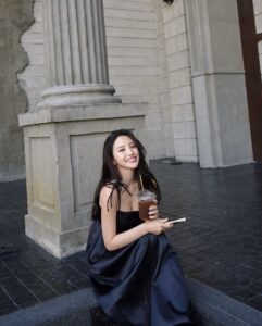 Tsai Jui-hsueh Instagram - 最近找到生活的魔法🪄⋯ 不過度思考 不過度解讀 減少期待，戒掉敏感 感受幸福，學會快樂 雖然日子過的相似 但每一天都是新的開始 學會從平淡的生活裡發現小驚喜 🤍 #GANNI #GANNITAIWAN #GANNIGirls� @ganni @tun_grp