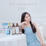 Tsai Jui-hsueh Instagram - 你們知道Kirei是什麼意思嗎？ 一直知道Kirei是美麗、漂亮的意思 後來才知道原來也有美好、潔淨的含義 很開心可以擔任這次活動的Kirei大使 一起永續循環，就是我的Kirei Lifestyle 再小的個體 都可以用點滴之力保護地球、共同創造未來永續的Kirei生活 Kirei大使=我當然也要身體力行、資源創循環 日常使用環保杯與環保吸管 帶出門買咖啡就不用再使用紙杯/吸管 減少使用一次性用品 想像未來也許還有借物便利店 大家都是「借物少年少女」，有效減少廢棄物的產生 永續、正向的循環也可以從選擇產品開始 花王推出許多友善環境的產品 🤍Bioré海洋友善超輕感高防曬乳液 擦上肌膚清爽不黏膩，黏膩悶悶OUT 還採用了友善海洋配方* ¹ 包裝也是回收樹脂製成再生瓶減塑環保* ¹ 🤍Attack 一匙靈 極效洗衣霸 一打開包裝清新香氣撲鼻而來 洗衣前拿出一條丟下去 不用浸泡、搓洗，洗衣機開啟就OK了 真的好方便👍 而且是ESG友善環境的製造與包裝方式* ² 🤍花王低敏無添加系列 使用起來溫和不刺激，清潔力足夠 無矽靈、色素、礦物油 使用起來真的好安心 瓶身使用環保回收樹脂製瓶* ³ 和我一起成為Kirei大使，想像未來，共創Kirei Lifestyle吧！ 在留言處下方留言Tag一位好友 『我想像的未來Kirei永續生活是________』 就有機會抽到『Bioré海洋友善超輕感高防曬乳液x1 Attack 一匙靈 極效洗衣霸7入x1』，共抽出5位幸運兒喔 現在就加入花王Kirei生活LINE官方帳號， 完成投票互動拿3點Kirei點 還有更多玩得/兌得/買得Kirei點活動好康～ #花王Kirei大使 #KaoKireiLifestyle #Kirei未來一起想像 #花王Kirei美好永續生活 *1海洋友善配方- 本產品無添加塑膠微粒、色素等成分，考慮到對海洋其他潛在危害 *符合美屬維京群島法規所設計。 *1 兼具防曬和環境永續，採用回收樹脂製成再生塑料瓶、FSC 森林認證紙材，減塑包裝守護地球！ *2 成品體積較小，減少運送產生CO2；包裝方式使用袋裝，減少塑膠包材 *3 環保包裝-環保回收樹脂製瓶：此產品瓶子使用100％回收料製瓶，包含壓頭標籤等配件整體容器塑膠使用回收料占比為67％