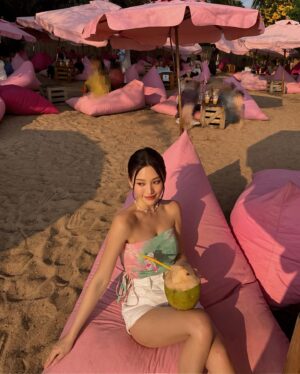 Tsai Jui-hsueh Instagram - @所有人 出來曬太陽了啦～🏖️🌺💖