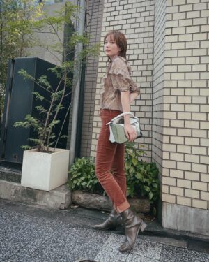 Tsubasa Honda Instagram - 🍂
@moussyofficial のブラウスが軽い素材なのに
秋っぽくてかなりかわいいです🤤