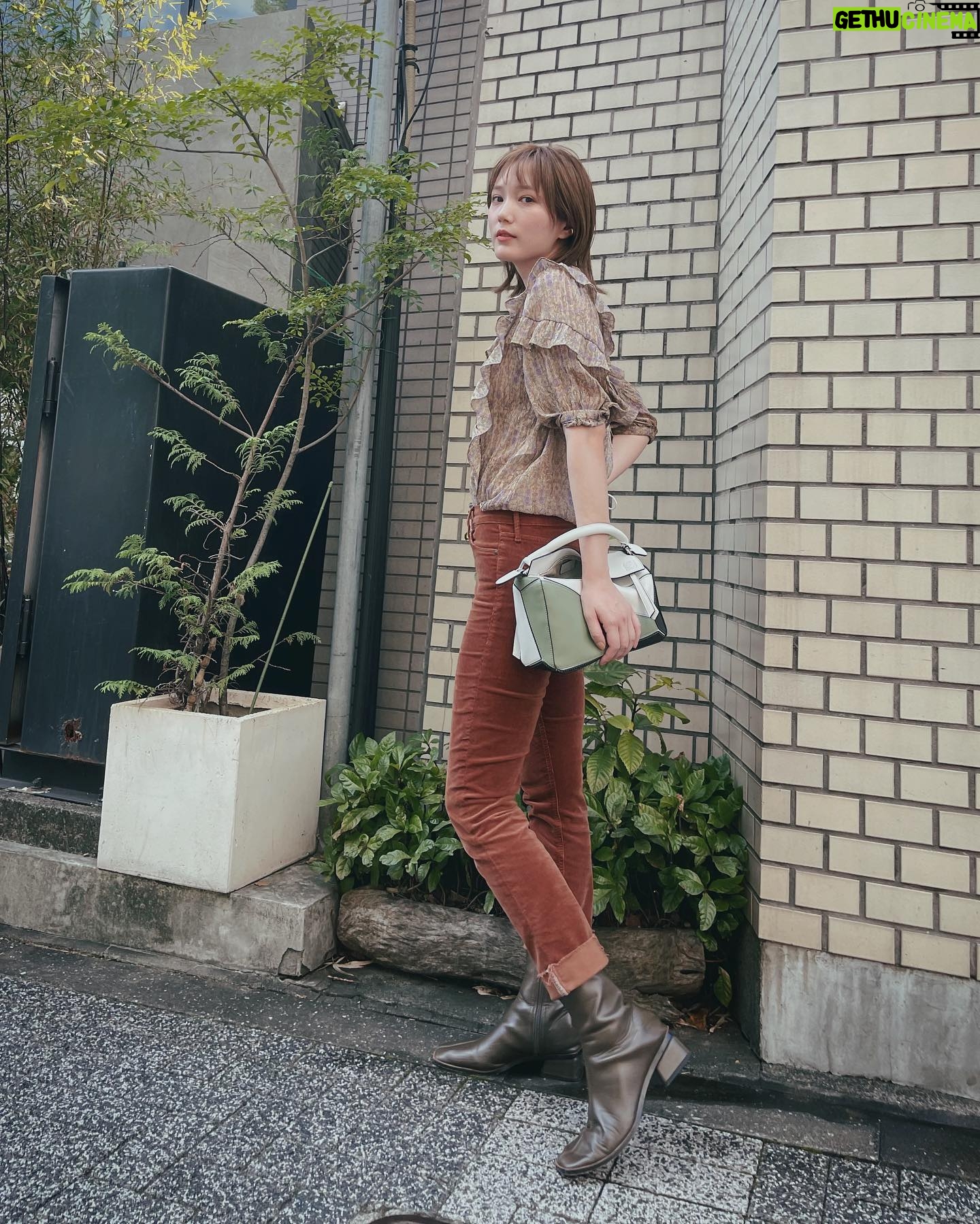 Tsubasa Honda - 187.3K Likes - 🍂
@moussyofficial のブラウスが軽い素材なのに
秋っぽくてかなりかわいいです🤤
