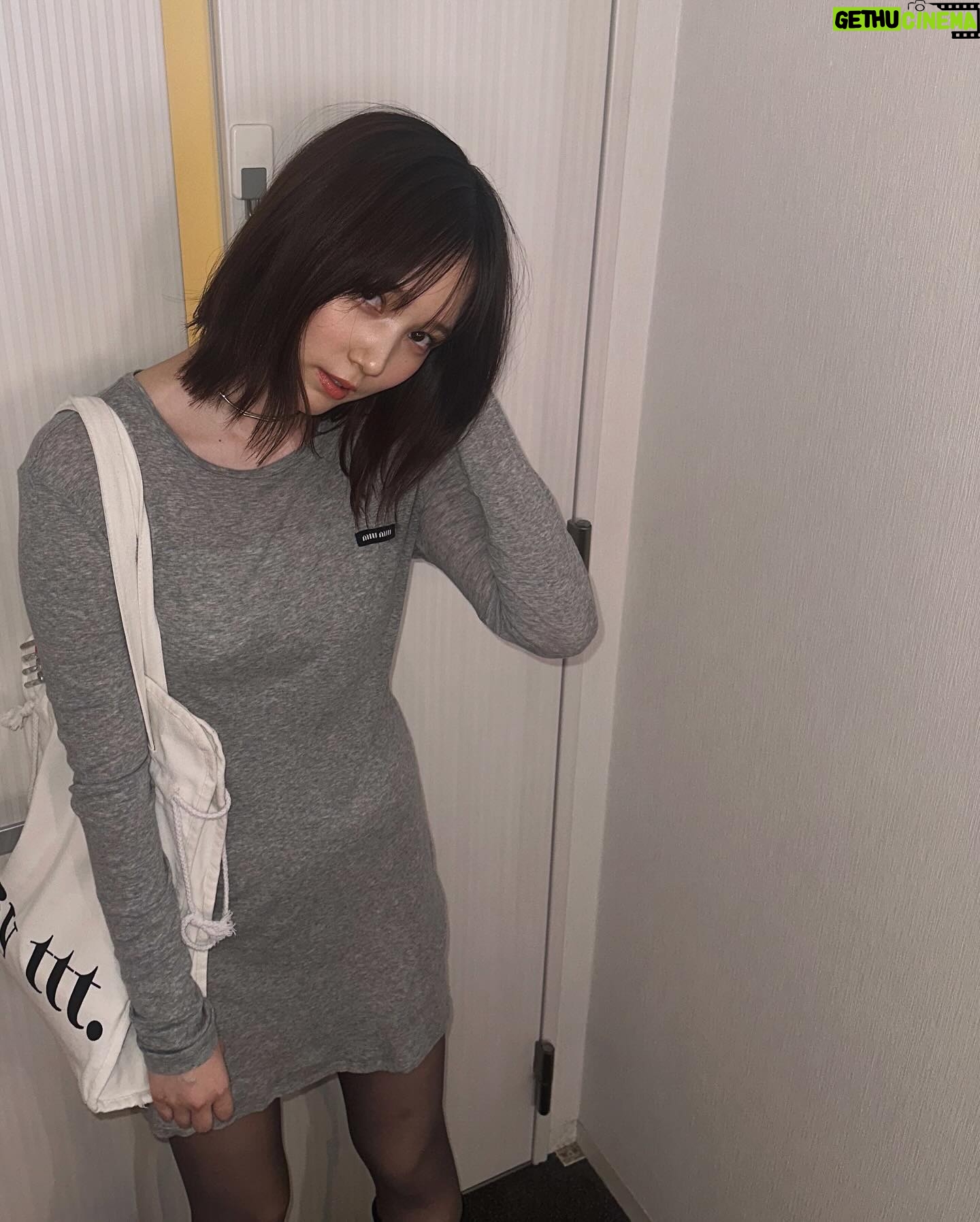 Tsubasa Honda Instagram - 🙂↕️ 気がつくと絵文字の種類増えてる🫨🫷 漫画のね、開拓したい。 中世ヨーロッパ系と世界破滅してから旅する系が 基本的に好きなのだけれど 少女漫画とかほのぼの日常系もチャレンジしたい。 ちなみに最近は最果てのパラディンと 天国大魔境を読みました🔖 #ootd #漫画 #ほんだのふく
