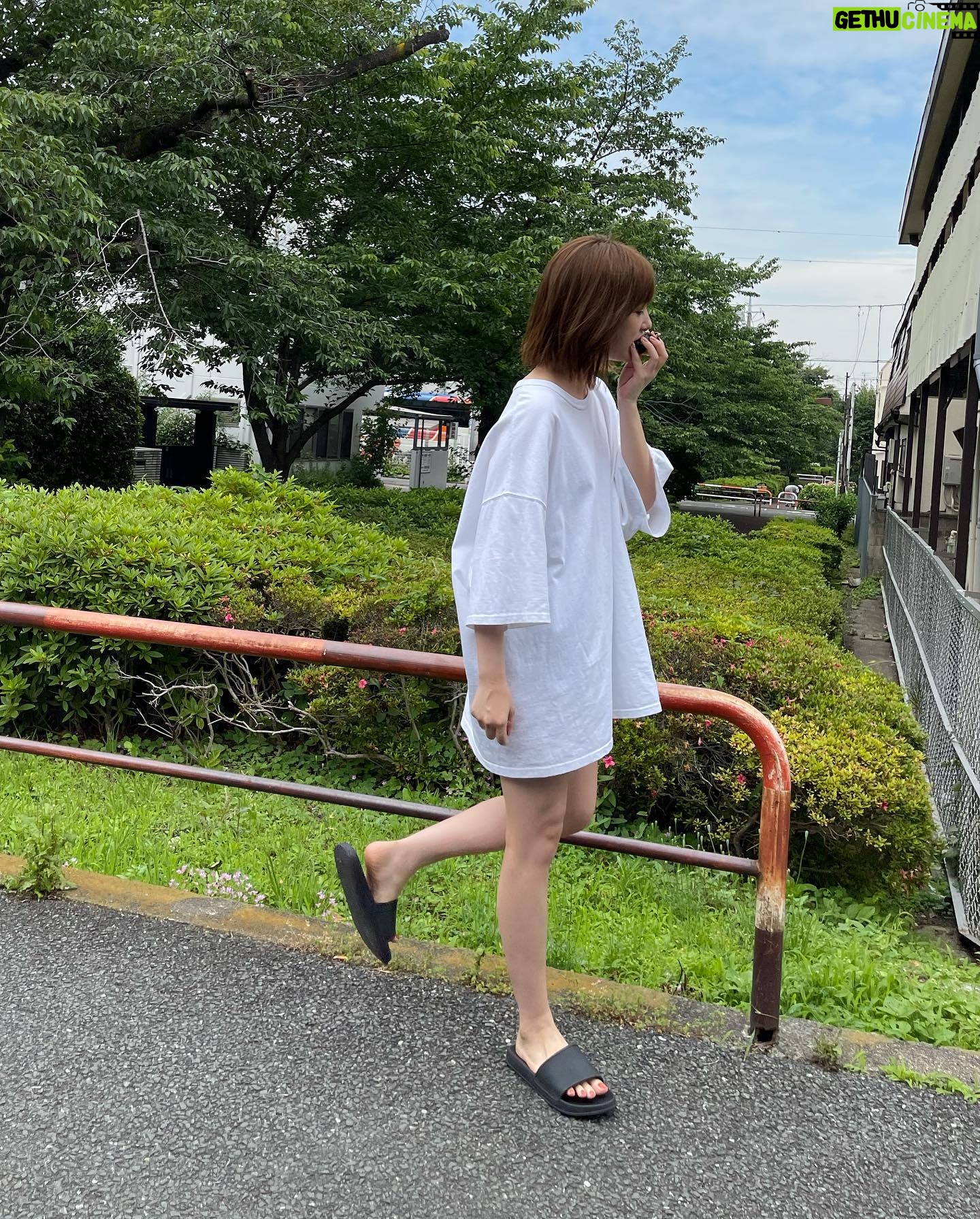 Tsubasa Honda Instagram - 🍙 @smart_tkj からオフィシャルブックが発売する運びとなりました。 中身のテーマは恋人未満友達以上…?の 男の子目線で見た女の子です。 私が作ったゲーム『にょろっこ』の秘話がちょこっと載っていたりも。 付録も素敵なもの2パターン作って頂いたので 楽しんで使って頂けたら😎 #ほんだのばいく #にょろっこ