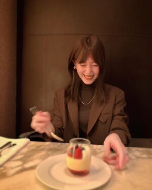 Tsubasa Honda Instagram - 🍎
スマホが絶望的になって落ち込んでも
ちいかわがいれば大丈夫。　
ちなみにiPhone14proに変えました📱📲
今までずっと大きい画面の方選びがちだったのですが、ねえ全然、小さくていいんですね、スマホ打ちやすい、軽い、ポケットからハミデントしない。学び。