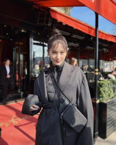 Tsubasa Honda Instagram - 🌞 寒すぎてインナーダウン大活躍です🪶 私が着てるのはTAIONというブランドのもので 軽くて本当にあたたかいのです☺️ 写真4枚目はパリに行く度必ず寄る セレクトショップ @thebrokenarm です💁‍♀️ 爆買いしたって話はこちらで収めておきます。 #paris #ほんだのふく　 #スーツケースが悲鳴をあげてる