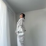 Tsubasa Honda Instagram - 🫧 本日、 @by_ttt_ のオンラインストアがオープン、 明日からはPLAZA・ロフト・ハンズ・アットコスメでの取り扱いがスタート致します。 これさえあれば大丈夫。 私自身そう思えるよう、思ってもらえるよう プロダクトと向き合い続けて来ました。 みなさんに手に取ってもらうことができる日がきたこと とてもうれしく思います。 そして昨日はローンチイベントをさせて頂き、 ほんとうにたくさんのメディアの方や いつも撮影でお世話になっているみなさんが 悪天候の中足を運んでくれました。 本当にありがとうございます。 これからも自分自身の関わる全てのことに 誠心誠意向き合い、歩んで行きたいと思います。