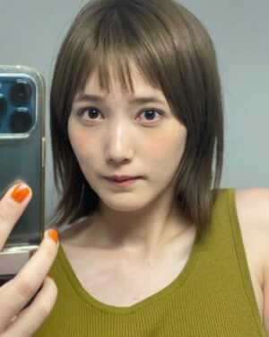 Tsubasa Honda Instagram - ✂︎
新しい髪型の全貌が見たいというお声を受けて。
髪は降ろすとこんな感じです✂︎
詳しくは @sattyyyyy に。
髪色は　@adachiyuki1987 に聞いてみて下さい🙇‍♀️
今日は、自分が好きなことを発信していて
本当に良かったと思える日でした💭
これからも好きだと思えるもの、ことに
丁寧に向き合って生きていこうとおもいます。
#髪型　
#素敵な日
#mrsgreenappleさんの僕のことを熱唱したい気分