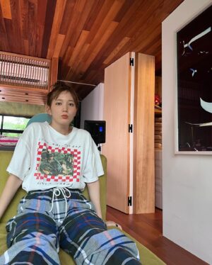 Tsubasa Honda Instagram - 🎸
お久しぶりです🐾
@aniki_tokyo でTシャツを大量購入しました🫡
@unused_inc のパジャマみたいなパンツと合わせて🩳
#ほんだのふく