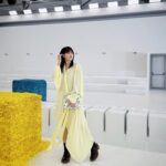 Tsubasa Honda Instagram - 🌼 #loewefw23 の衣装です。 黄色に花柄のパズルバッグ🧩 すごく春ですね @loewe