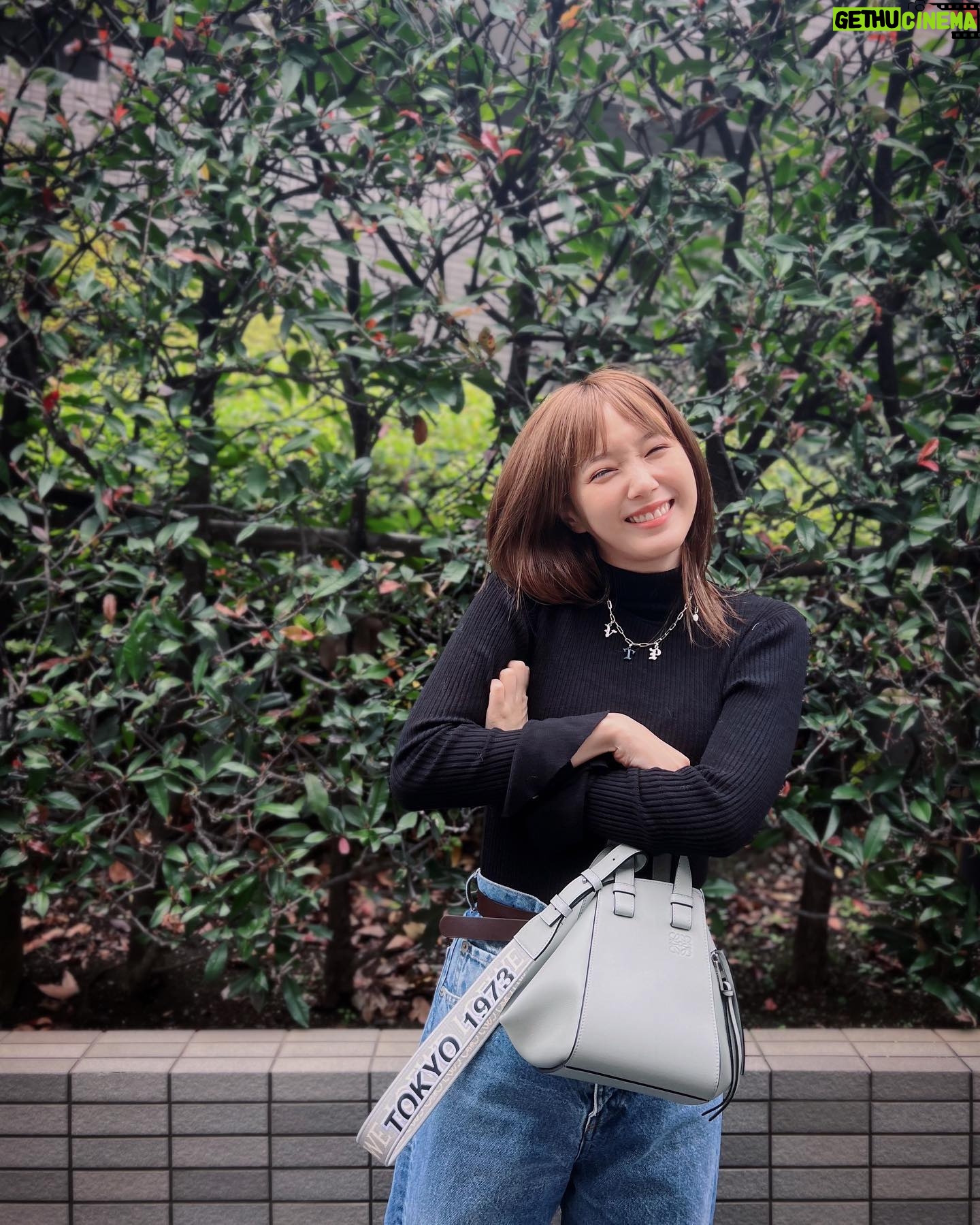 Tsubasa Honda - 266.5K Likes - 🫂
loeweが日本に来てから約半世紀🤭ということで
ロエベ日本展開50周年限定コレクション
「TOKYO1973」の登場です🗼
ハンモックバッグの上品さを兼ね備えつつ
カジュアルさもある素敵限定バッグです😮💨
シンプルな格好にも合うなぁ
#ロエベ #loewe #loewe50