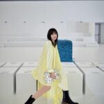 Tsubasa Honda Instagram - 🌼 #loewefw23 の衣装です。 黄色に花柄のパズルバッグ🧩 すごく春ですね @loewe