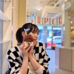 Tsubasa Honda Instagram - 🐿️ 弾丸韓国へ✈️ チュロスでクリームをサンドした あんまくておいしいスイーツを頂きました🤤🍓 @dannys_supermarket #あんんんんまい #この後冷麺たべいきました #ほんだのふく #韓国カフェ
