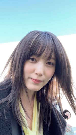 Tsubasa Honda Instagram - #loewefw23 服ってこんなに自由なんだっていうshowでした☺️
にしてもさむい❄️🥶
@loewe #loewe