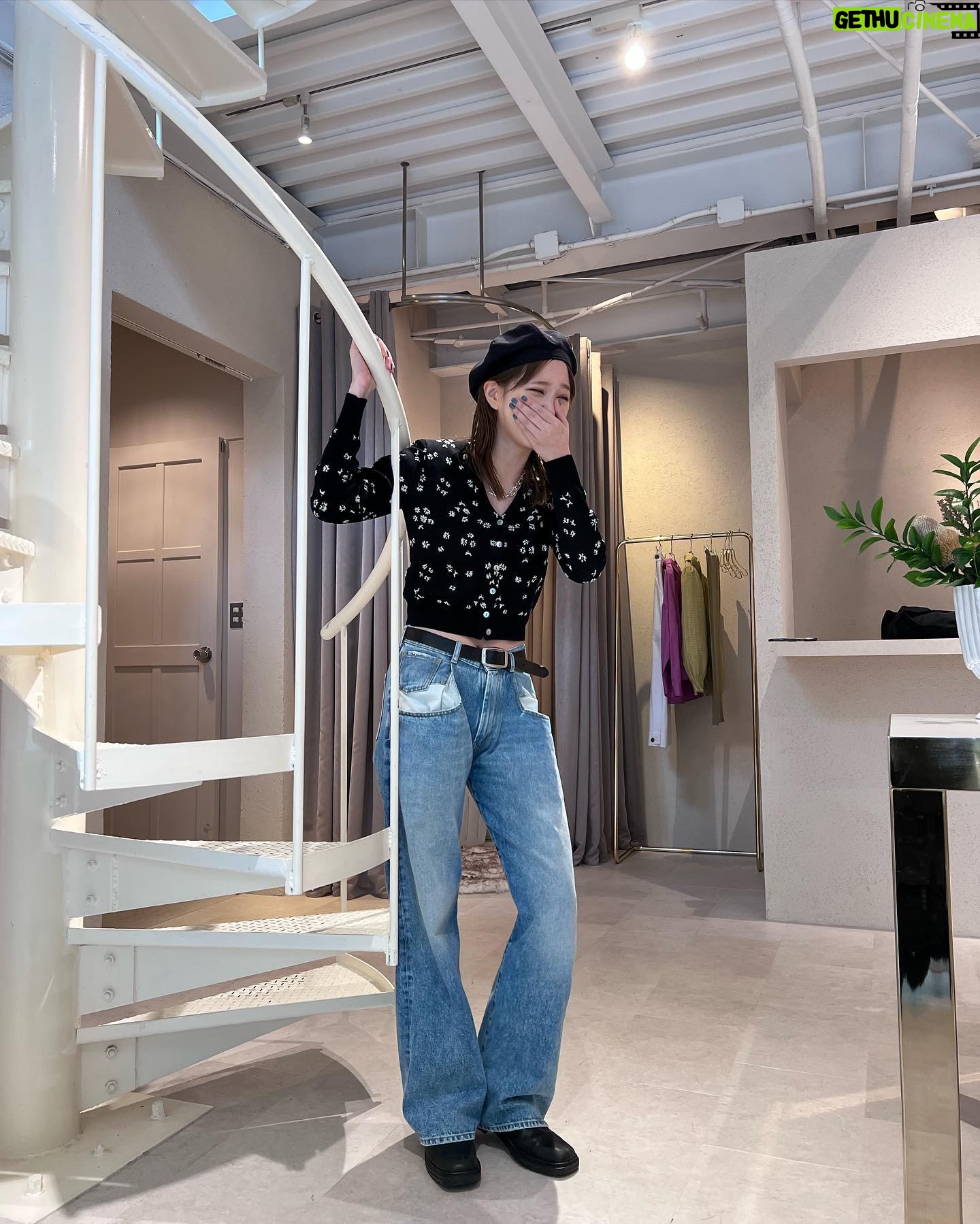 Tsubasa Honda - 195.4K Likes - 🦧
ショート丈のトップスが好きになりました🧏🏻
このデニムのローライズ具合が
めちゃくちゃかわいいんです🫠
@maisonmargiela のもの!
最近はラジハの番宣でtvたくさん出てるはずなので
よかったらチェックして下さい🫡
#プラ4の沼
#ほんだのふく