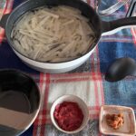 Tsubasa Honda Instagram - 👨‍🎨 いつものアウターです。 関係ありませんが ファスティングを4日間、回復食を4日間 準備食1.5日くらいで約10日間ですね。 早くも今年1辛いことになるのではないかという 10日間を過ごして参りました💀 ですが 私は塩分大好き足むくみまくり体型の人間なのですが 信じられないくらい足のむくみが取れました。 こんな溜まってたの…？と絶望するほどです。 身体をリセットする、ということは 本当に大事なのだなとしみじみ思いました。 #またやりたいとはほとほと思えませんが🥲 回復食一食目はスッキリ大根を食べました。 とてもスッキリします🐳 そして生配信の時に何度もお伝えしていますが ファスティングは不用意に挑戦することをおすすめしません。 きちんとした知識が無い状態で行うのはかなり危険です。 わたしは自分の通っているジム先生がかなり詳しい方だったので 細かく聞きながら挑戦しました🙇‍♀️ #ファスティング #ほんだのふく