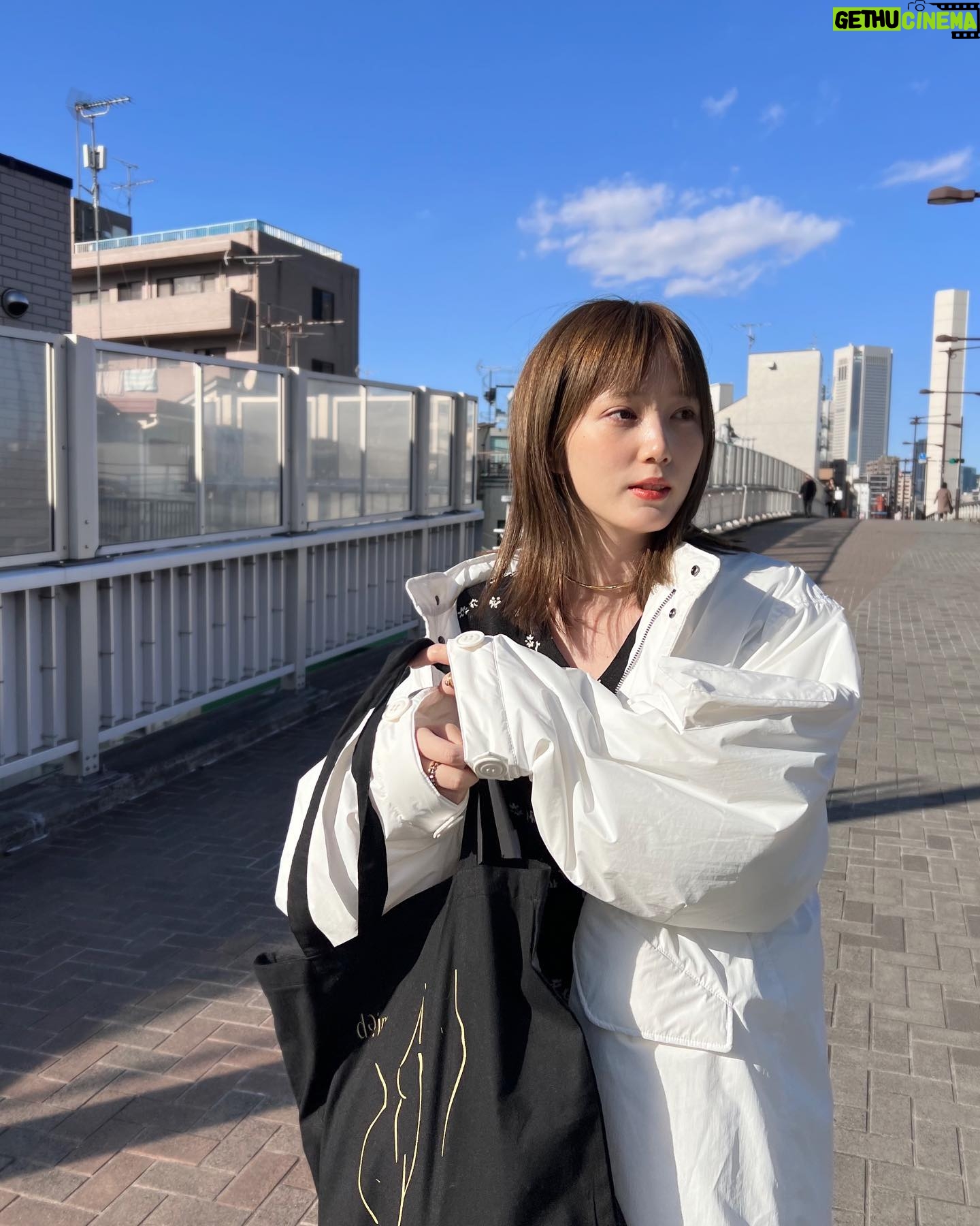 Tsubasa Honda - 179K Likes - 🐳
久しぶりのモノトーン🐼
@verybrain のセットアップ形がほんと綺麗で
お腹引っ込めよう。
トートバッグは @deim_official の
ショップバッグです👜
#空の青さよ
#ほんだのふく