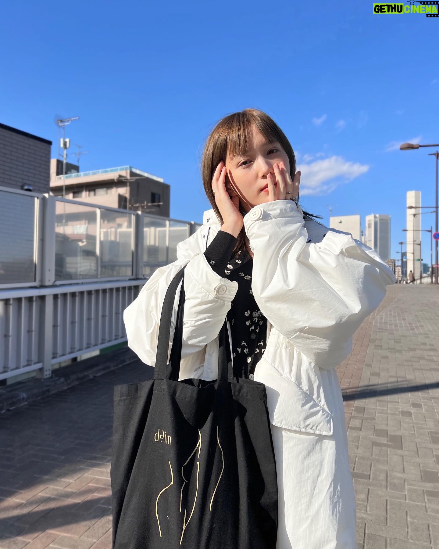 Tsubasa Honda - 179K Likes - 🐳
久しぶりのモノトーン🐼
@verybrain のセットアップ形がほんと綺麗で
お腹引っ込めよう。
トートバッグは @deim_official の
ショップバッグです👜
#空の青さよ
#ほんだのふく
