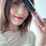 Tsubasa Honda Instagram - 🛍️ ずっと欲しかった @addictionbeauty_official の透明感爆上がりでブルーなのに顔の血色消しすぎないうるおい下地とおすすめされてたティントリップ いろんな美容ライターさんやメイクさんが良いと言っていたシワ美白ケア高機能な @decorte_official のuv下地。 リップはいつもコーラルやオレンジ系にいきがちなのですが 大人っぽさ重視でローズ系の03番に。するする塗れ過ぎて驚きます。発色良いので薄く塗るのが良いと思います☺️ ほんとはBAの新しい日焼け止めも気になっていたのですがデコルテのUVが諭吉UVだったのでstopしました🙂‍↕️ #美容備忘録 #日焼け止め