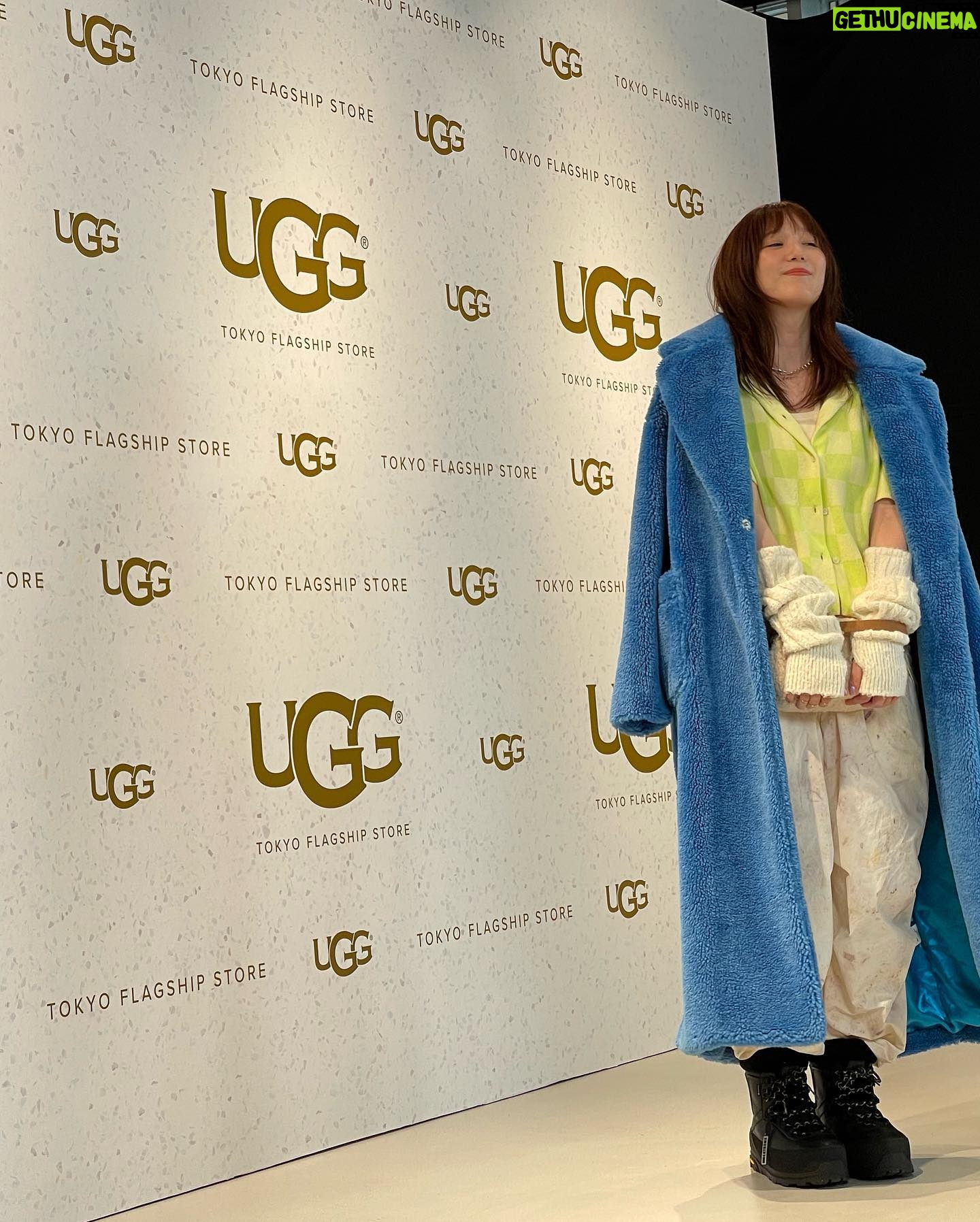 Tsubasa Honda Instagram - 🥾 アジア最大規模の @ugg が原宿に🐳 とても広く、種類も豊富でzozoで見てた欲しいヤツもあって笑 素敵が溢れていて楽しい空間でした😮💨 今年の秋冬にでるこのスノーブーツが軽くて履きやすくて厚底でめちゃくちゃかわいかったです🥾 そしてそして今日、私誕生日なのですが後日改めて投稿させて下さい🙇♀️ 毎年誕生日は必ずといっていいほど仕事なのですが わたしはそっちのほうが全然嬉しいタイプです🫡 それではまた🫡 @uggjapan #ugg原宿