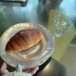 Tsubasa Honda Instagram - 🧅 韓国にパンやドリンクがおいしい『onion』というcafeがあるのですが、縁あって本社に招待して頂きました🐾 そこでは原点となるコーヒーやお茶、 特別なドリンクだったりとたくさん試飲させて頂きました🧃 焼きたてのパンと焼き芋も頂きまして とても素敵で優雅な時間を過ごすことができました😮‍💨 カフェの方にあるチョコパンが大好きなのですが 今回ダイエットしてるタイミングで食べられなかったので 次こそは食べたい🤤 (この日はダイエット終了してたのて食べる事ができました🤤） #onion #韓国旅