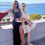 Tuğçe Özbudak Instagram - Ahiretliğimle yunanistan’ı fethettik şimdi Fransa düşünsün😂 En iyi arkadaşla en güzel tatil🙌🏽💙🏛️🇬🇷 @yaseminsoyseckinatila