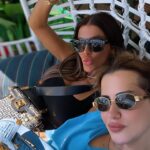 Tuğçe Özbudak Instagram - Ahiretliğimle yunanistan’ı fethettik şimdi Fransa düşünsün😂 En iyi arkadaşla en güzel tatil🙌🏽💙🏛️🇬🇷 @yaseminsoyseckinatila